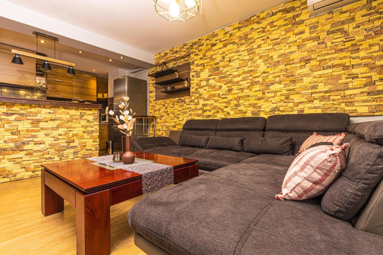 Apartamento 1Bd Flat With A Garage - 5 Mins To The City Centre Plovdiv Exterior foto